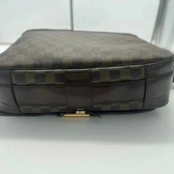 Louis Vuitton Damier Ebene Mens (Can be Unisex Why Not 🤭) - Picture 9 of 14
